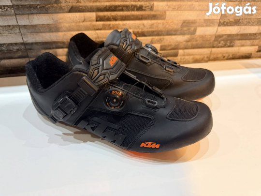 Eladó Ktm kerékpáros cipő 44-es méretben!