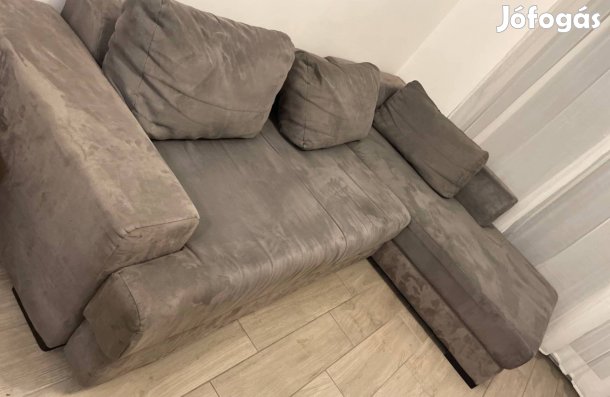 Eladó L-alakú sarokkanapé kihúzható ággyal és ágyneműtartóval!
