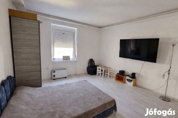 Eladó Lakás, Komló 23.500.000 Ft