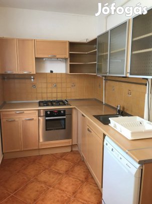 Eladó Lakás a Lóverseny utcában