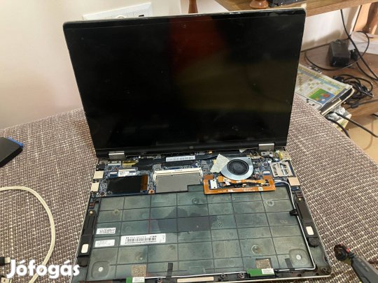 Eladó Lenovo Yoga csak hozzá értőknek Alkatrésznek ha a tőltő csatija