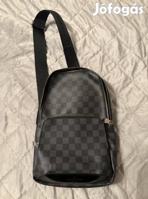 Eladó Louis Vuitton oldaltáska
