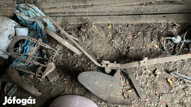 Eladó Lovaseke , Siló takarmánykiosztó rész,tápfelhordó csiga