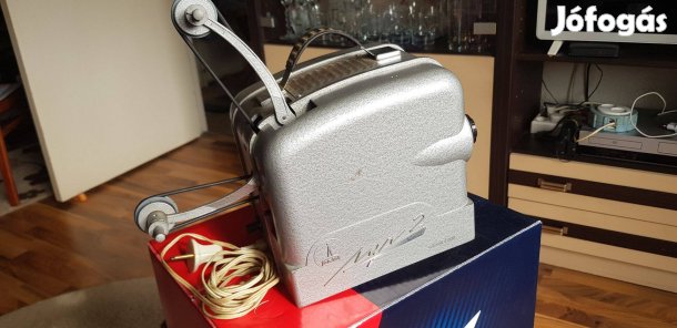 Eladó Lucs-2 (Luch-2) egy retro szovjet gyártmányú vetítőgép