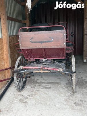 Eladó Maraton kocsi 
