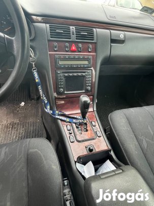 Eladó Mercedes w-210-es