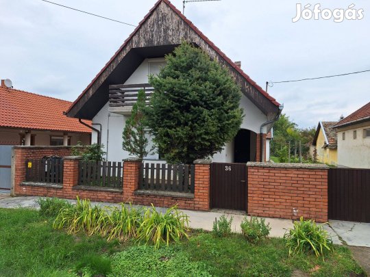 Eladó Mezőberényi belvárosi családi ház