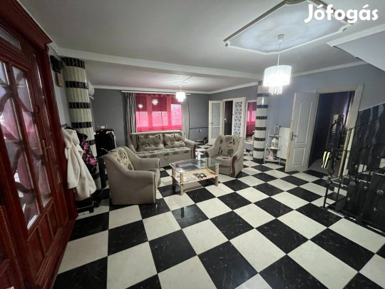 Eladó Mezőfalván egy 156 nm-es, 2+3 félszobás, jó állapotú családi ház