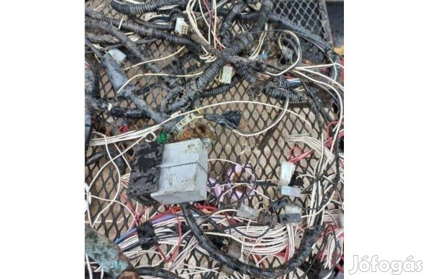 Eladó Microcar MC1es MC2es mopedautó kábelköteg relékkel