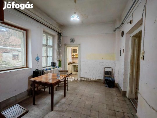 Eladó Miskolc Pereces városrészében ikerház!