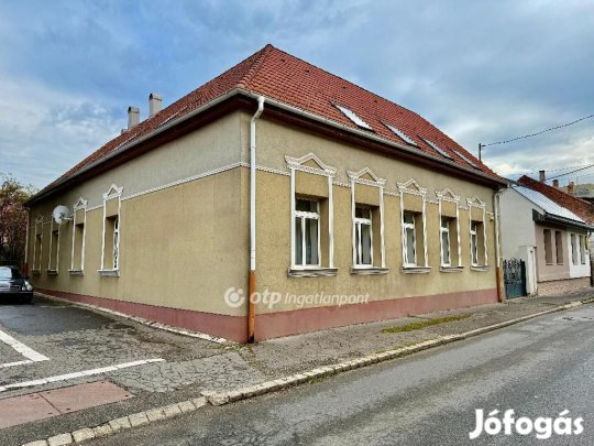 Eladó Miskolcon 350 nm-es családi ház!