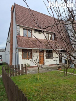 Eladó Mohácson belvárosközeli kertes sorház garázzsal