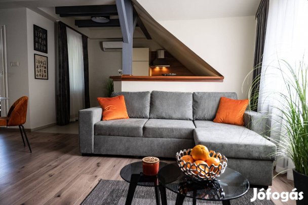 Eladó Mömax Tamara sarokkanapé ágyazható, ágyneműtartós