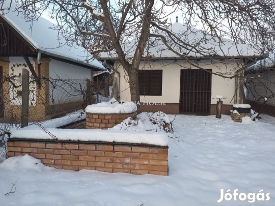 Eladó Monoron Pince a Strázsahegyen