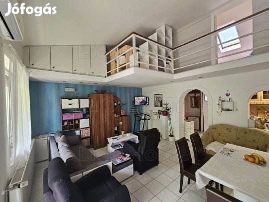 Eladó Mosonmagyaróvári téglalakás.