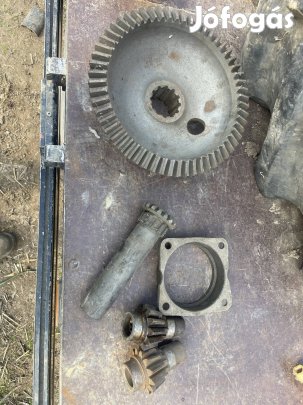 Eladó Mtz 82 alkatrészek