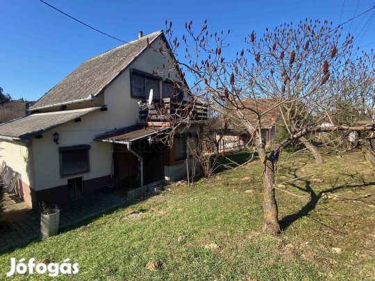 Eladó Nagykanizsaán a Csónakázó-tó közelében egy családi ház, kiváló