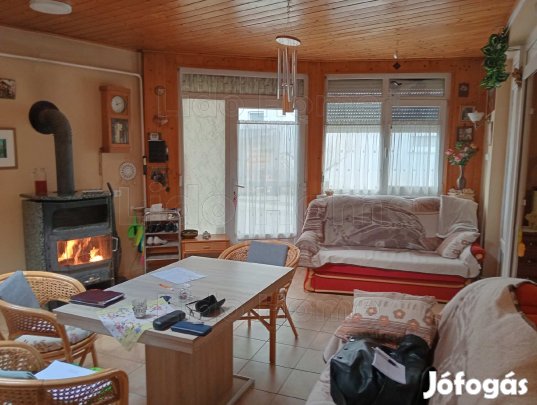 Eladó Nagykanizsán a Belvároshoz közel egy lakóépület (lakást,