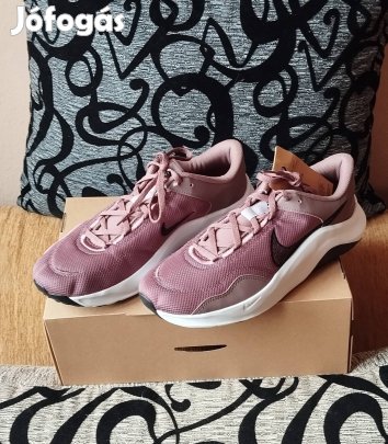 Eladó Nike Legend Essential 3 NN 