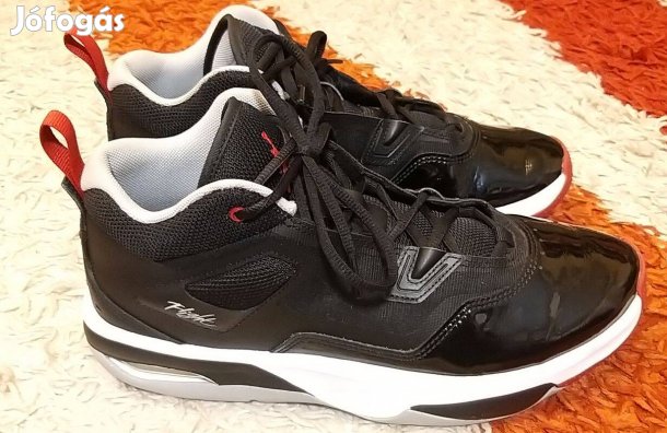 Eladó Nike Stay Loyal 3 - 27 cm, 42,5 -es méretben