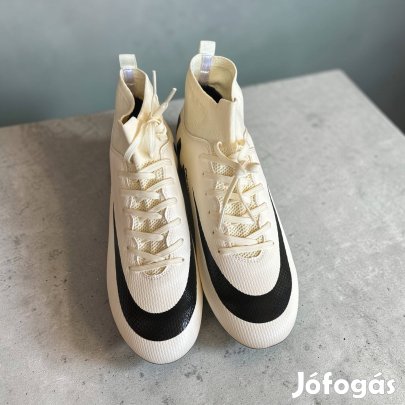 Eladó Nike foci csuka