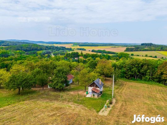 Eladó Nyaraló, pince, présház Almásháza zártkerti részén