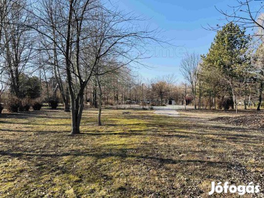 Eladó ÖSSZKÖZMŰVES LAKÓÖVEZETI ÉPÍTÉSI TELEK AGÁRDON!