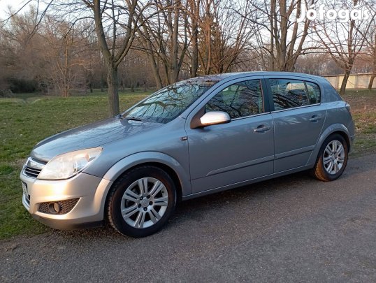Eladó Opel Astra H Automata gépkocsi