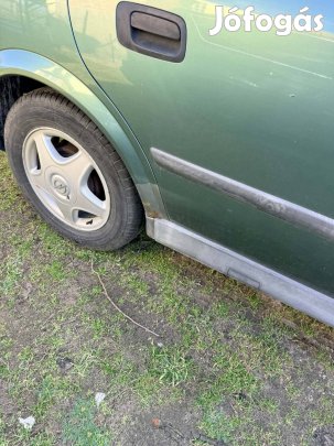 Eladó Opel g Astra jobb oldali küszöb takaró 