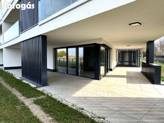 Eladó PANORÁMÁS vízparti lakás Balatonszemesen