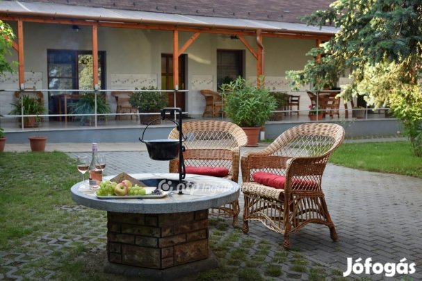 Eladó Panzió, Gyöngyös