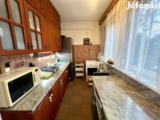 Eladó Pécs-Kertvárosban 2 szobás lakás