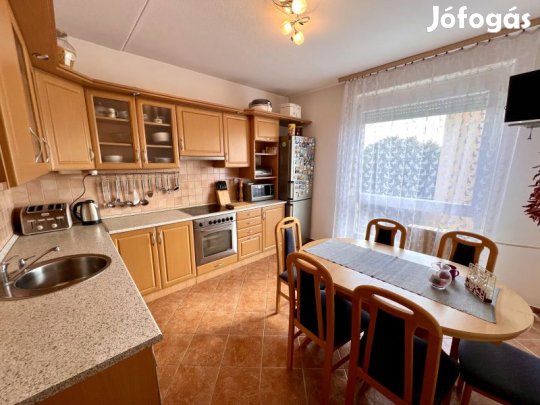 Eladó Pécs-Kertvárosi 67m2-es lakás