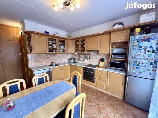 Eladó Pécs-Kertvárosi 67m2-es lakás