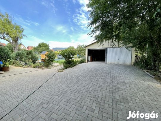 Eladó Pécs-Patacson 4 szobás társasházi téglalakás