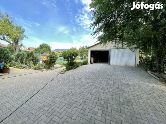 Eladó Pécs-Patacson 4 szobás társasházi téglalakás
