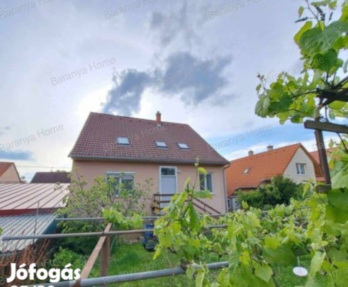 Eladó Pécs Újhegyen 3 szintes családi ház