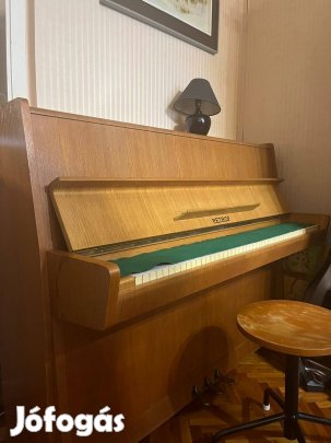 Eladó Petrof pianino -3 pedálos