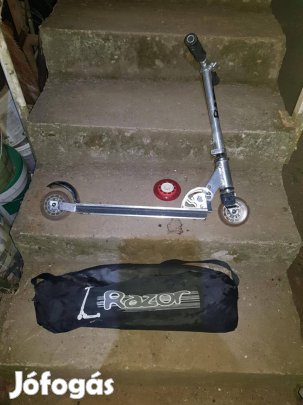 Eladó Razor roller táskával, pótkerékkel