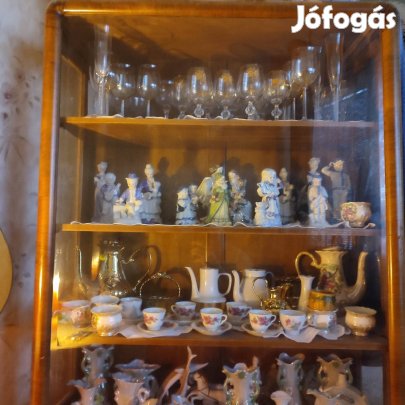 Eladó Régi Antik Szekrény