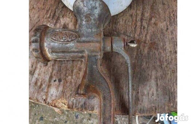 Eladó Régi húsdaráló