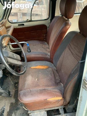 Eladó Renault R4 jobb első ülés 15000ft. Bp/posta