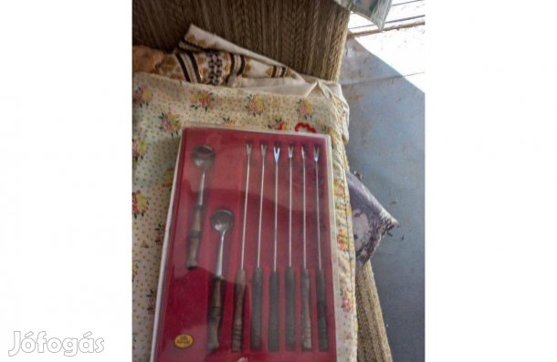Eladó Retró de vadi új evőeszköz készlet
