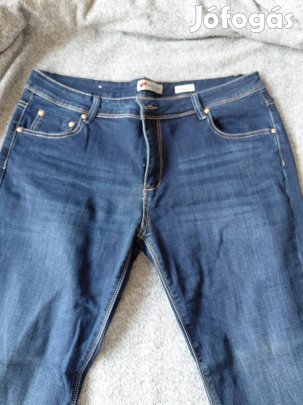 Eladó Ruhák,Cipők