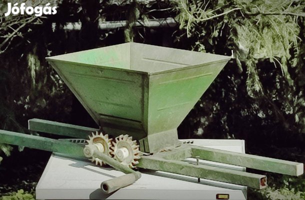 Eladó S-O szőlőzúzó - 13,4 kg