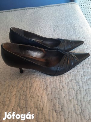 Eladó Sebastiano tűsarkú cipő 37-es méretben