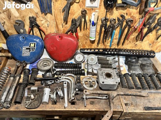 Eladó Simson megmaradt alkatrészek