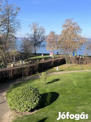 Eladó Siófok-Aranyparton 62 m2-es amerikaikonyhás nappali + 2 szobás