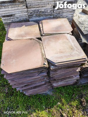Eladó Siófokon bontott négyzet pala