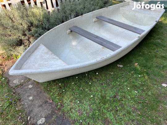Eladó Sirály jellegű műanyag csónak horgászcsónak